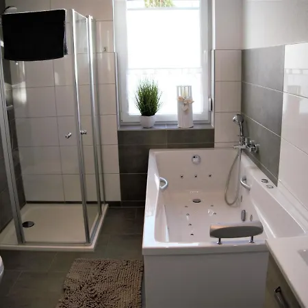 Sonnenschein Mit Whirlpoolbadewanne #innestadtnaehe#netflix Von Harztraveler Διαμέρισμα
